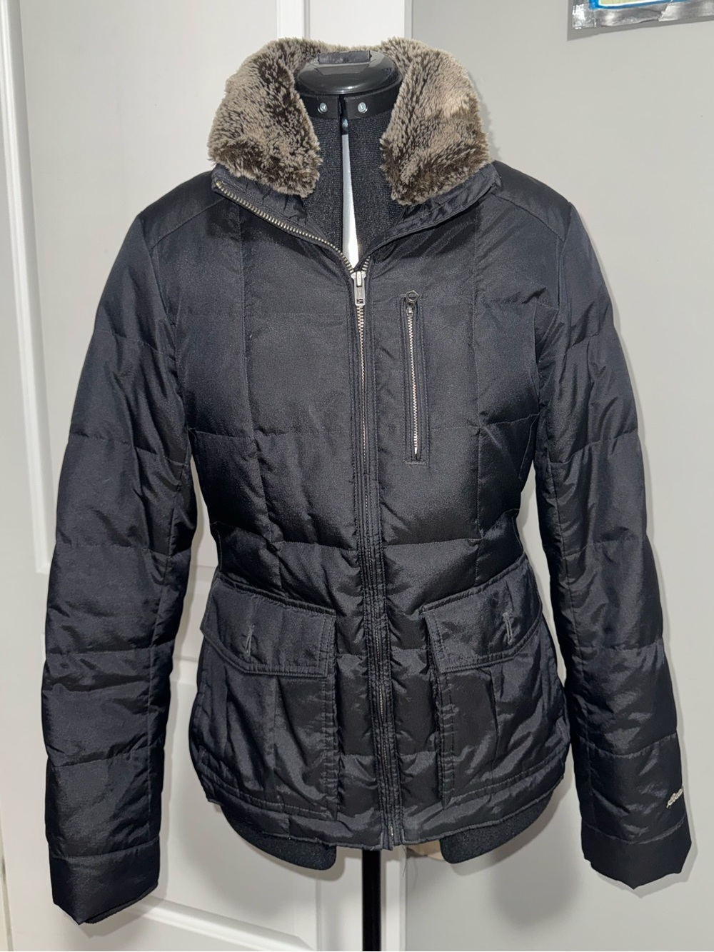 Eddie Bauer Black Quilted Puffer Jacket with removable Faux-Fur Hood Trim - Picture 3 of 7